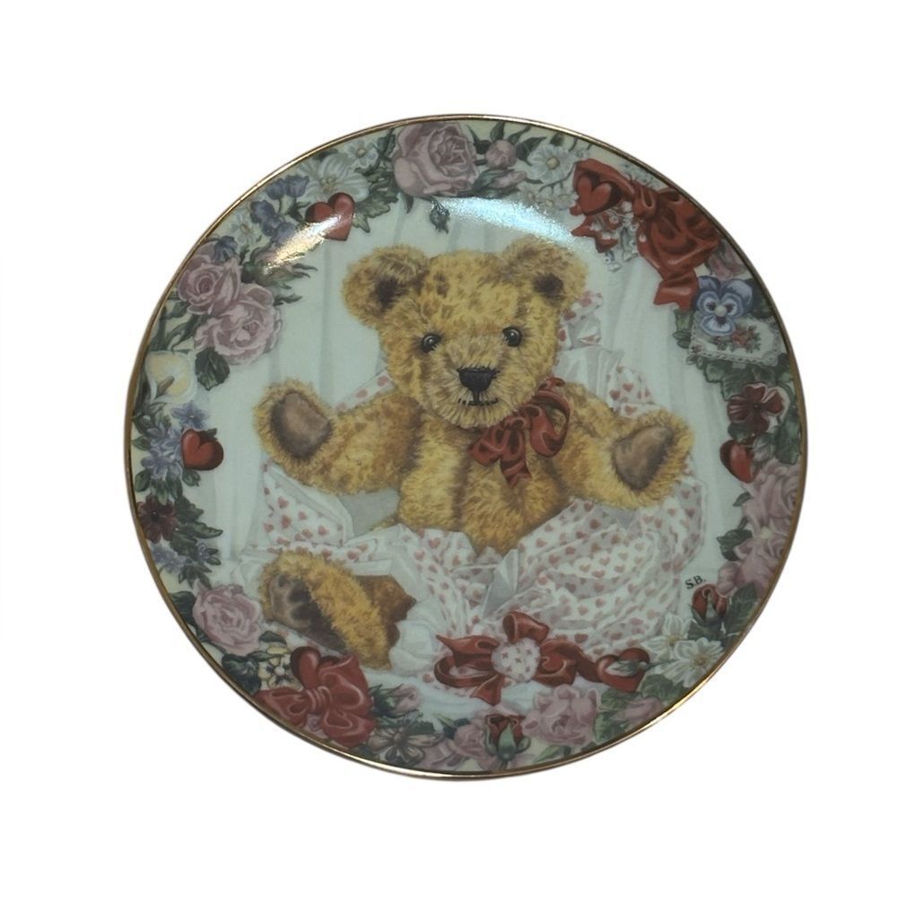 A Valentine for Teddy decorative collectible Plate Sarah Bengry, fine porcelain